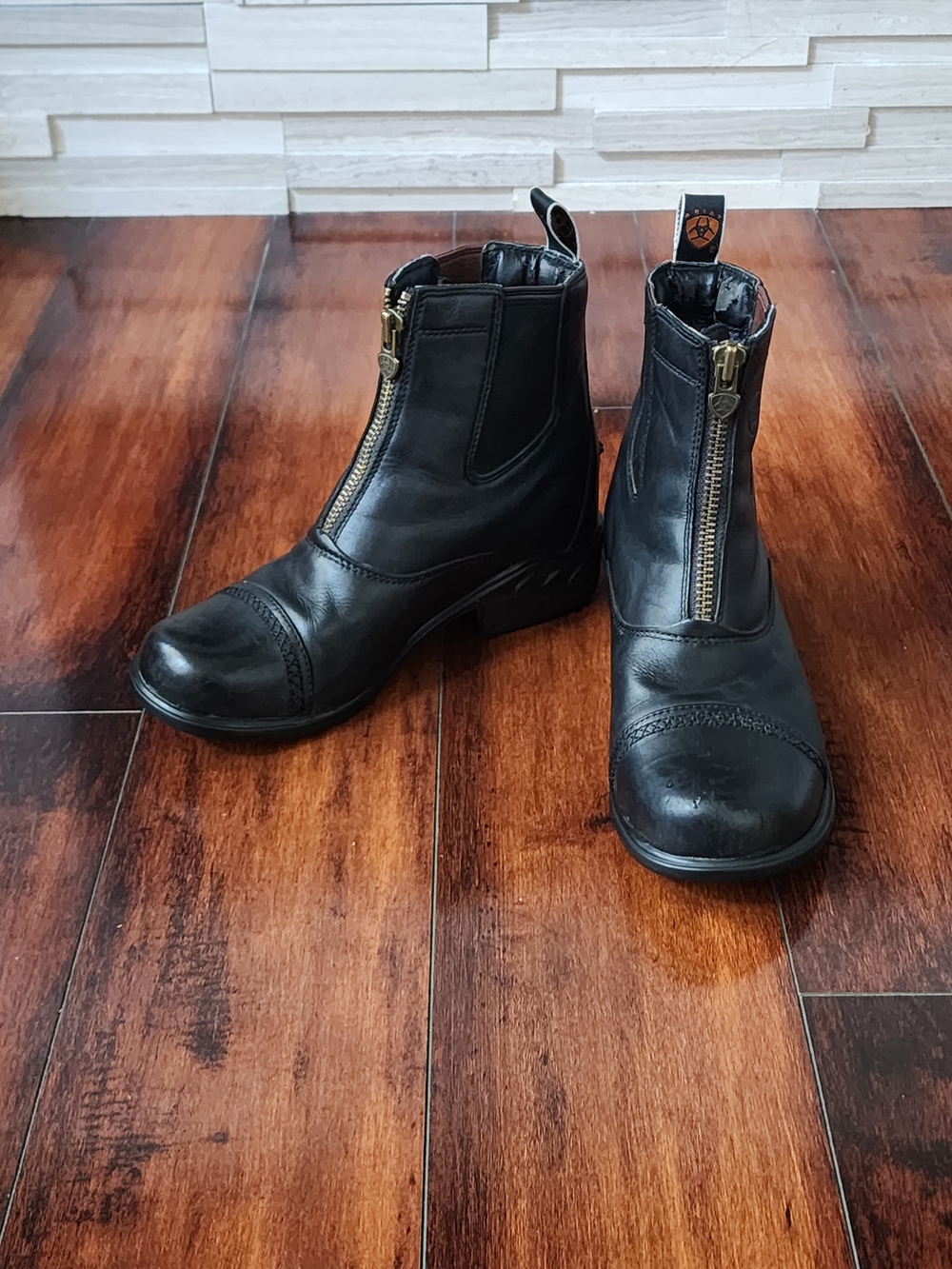 Ariat Black Leather Zip Paddock Riding Boots – Women’s 6.5B